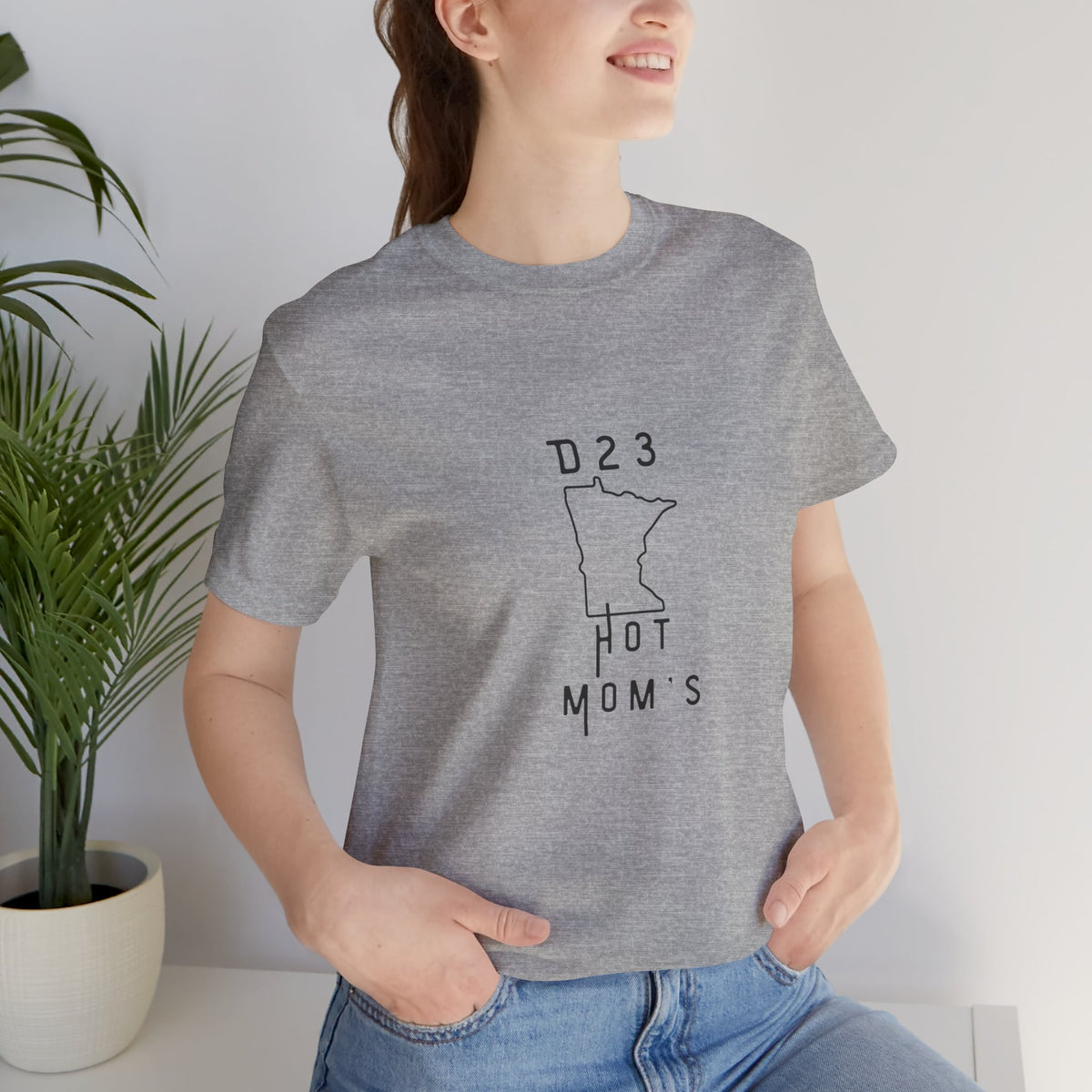 Minnesota Hot Mom's Tee — 2026 Racing Schedule Back Print T‑Shirt