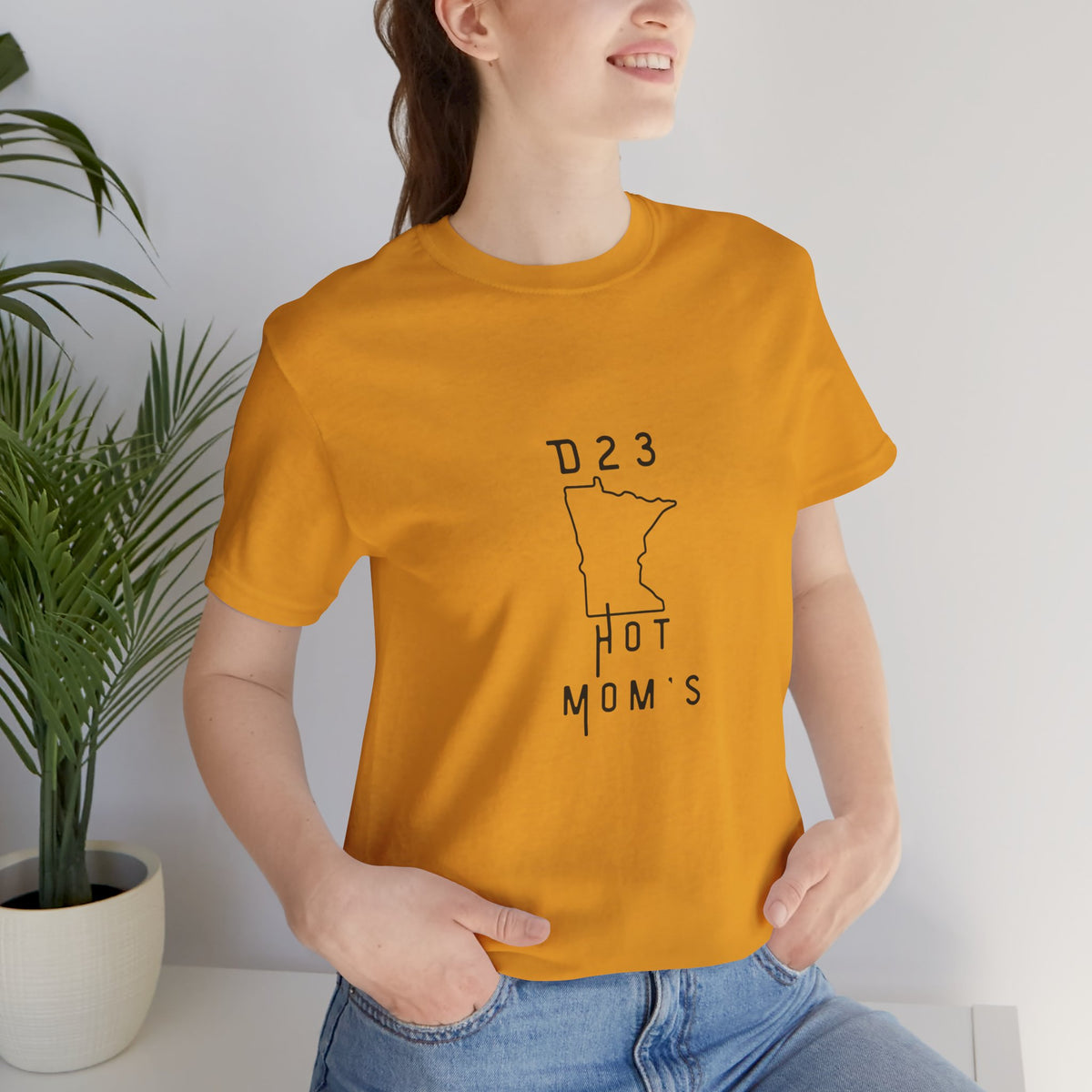 Minnesota Hot Mom's Tee — 2026 Racing Schedule Back Print T‑Shirt