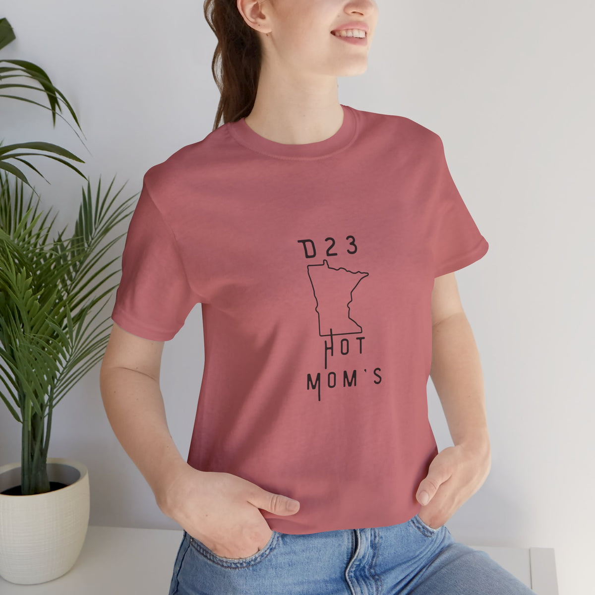 Minnesota Hot Mom's Tee — 2026 Racing Schedule Back Print T‑Shirt