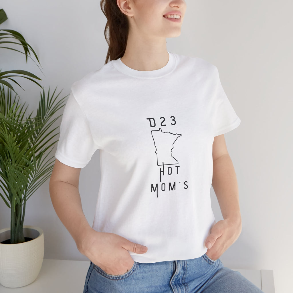 Minnesota Hot Mom's Tee — 2026 Racing Schedule Back Print T‑Shirt