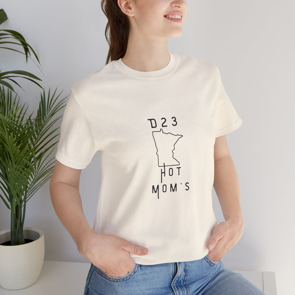 Minnesota Hot Mom's Tee — 2026 Racing Schedule Back Print T‑Shirt