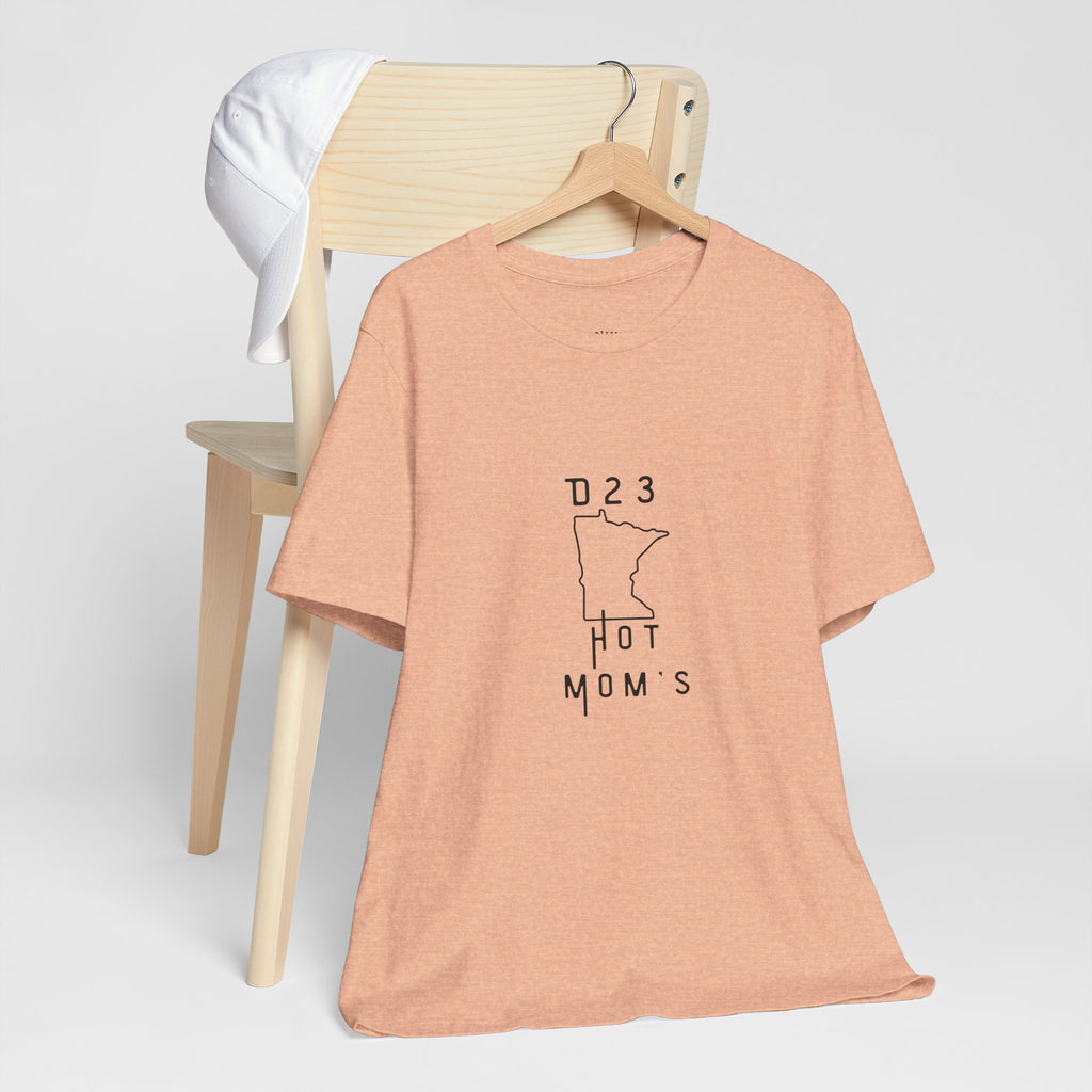Minnesota Hot Mom's Tee — 2026 Racing Schedule Back Print T‑Shirt