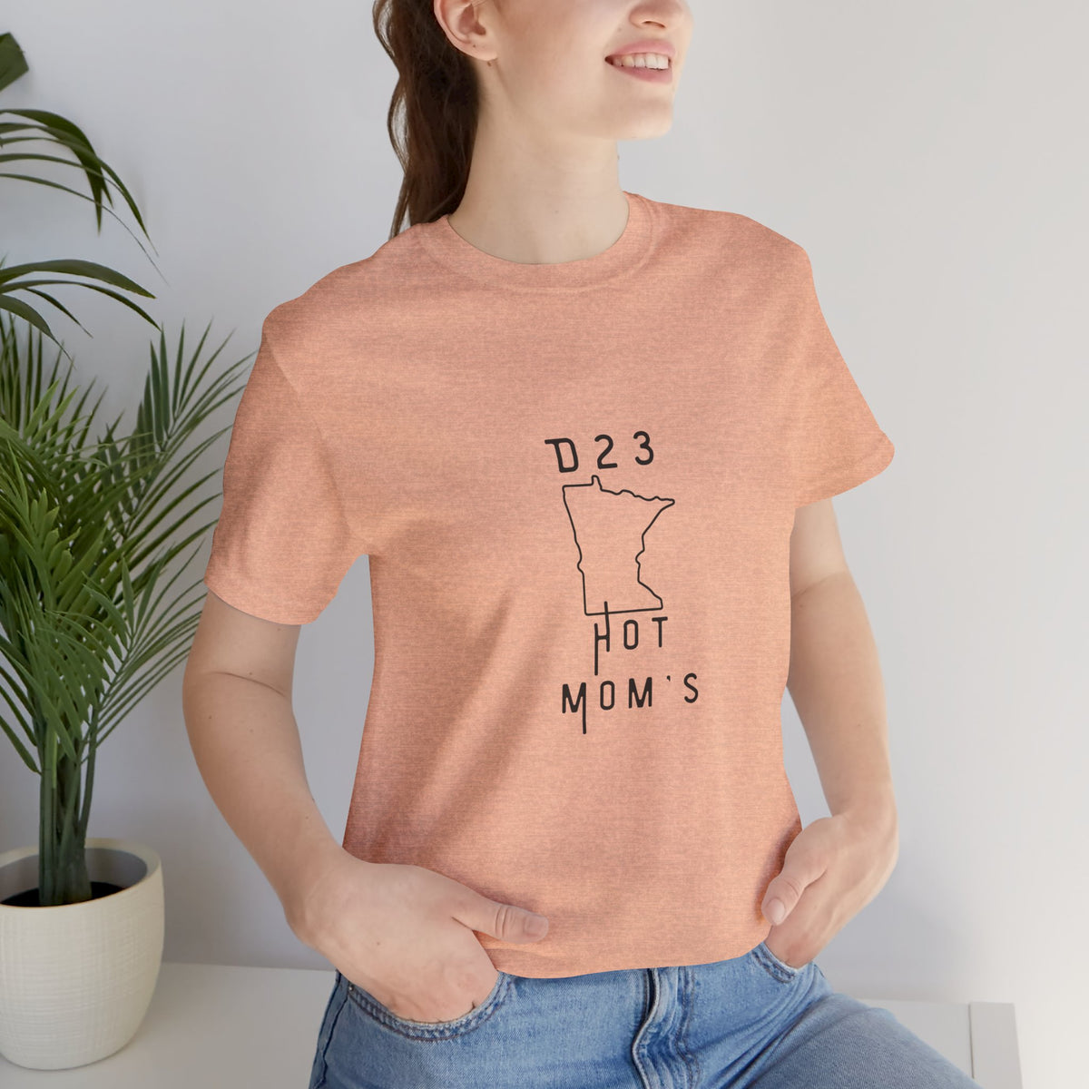 Minnesota Hot Mom's Tee — 2026 Racing Schedule Back Print T‑Shirt