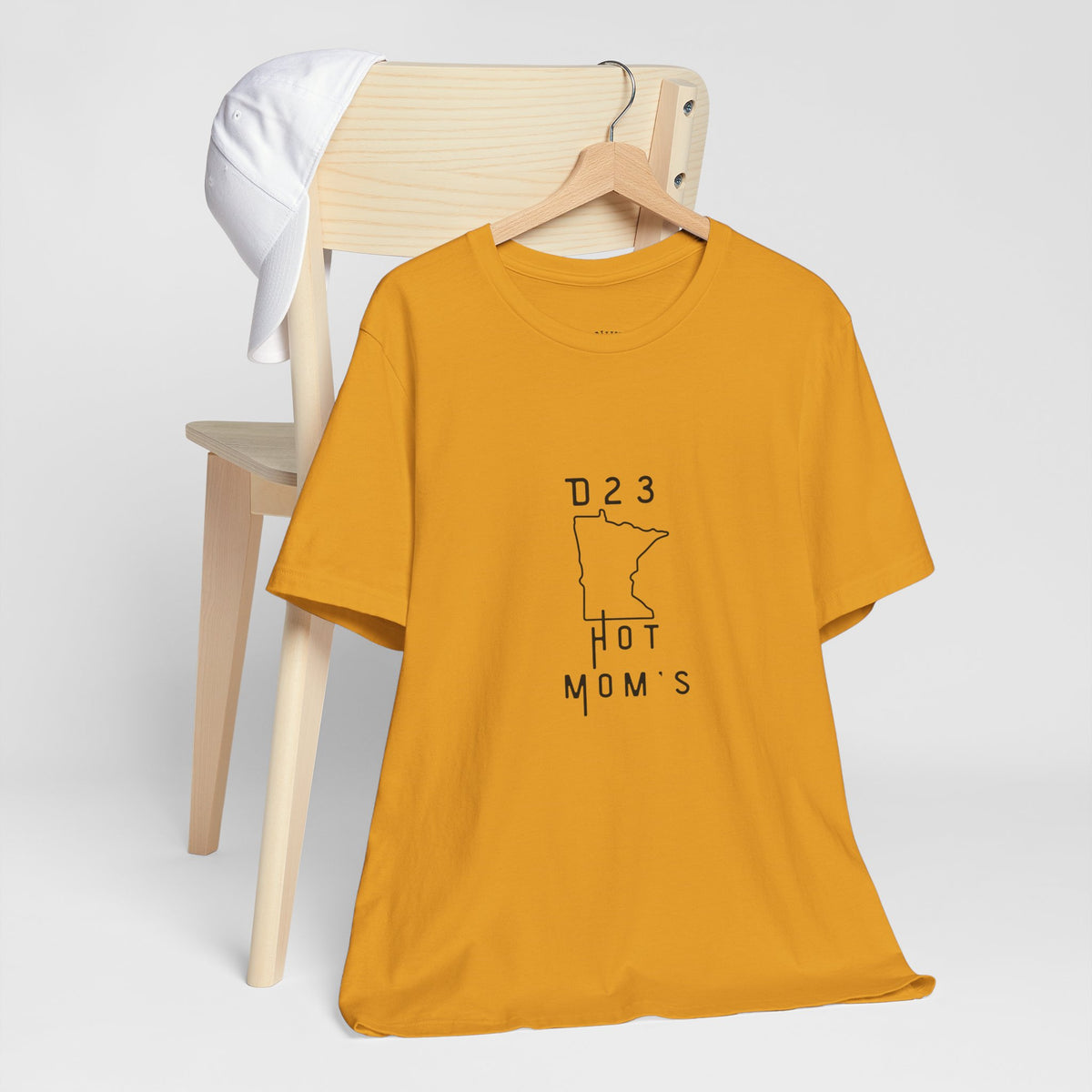 Minnesota Hot Mom's Tee — 2026 Racing Schedule Back Print T‑Shirt
