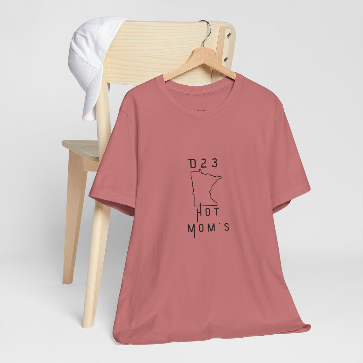 Minnesota Hot Mom's Tee — 2026 Racing Schedule Back Print T‑Shirt