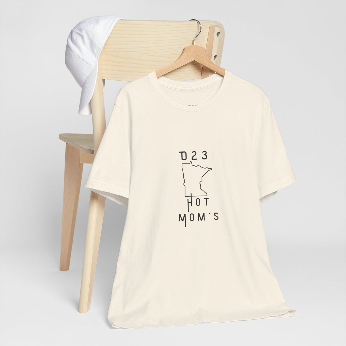Minnesota Hot Mom's Tee — 2026 Racing Schedule Back Print T‑Shirt