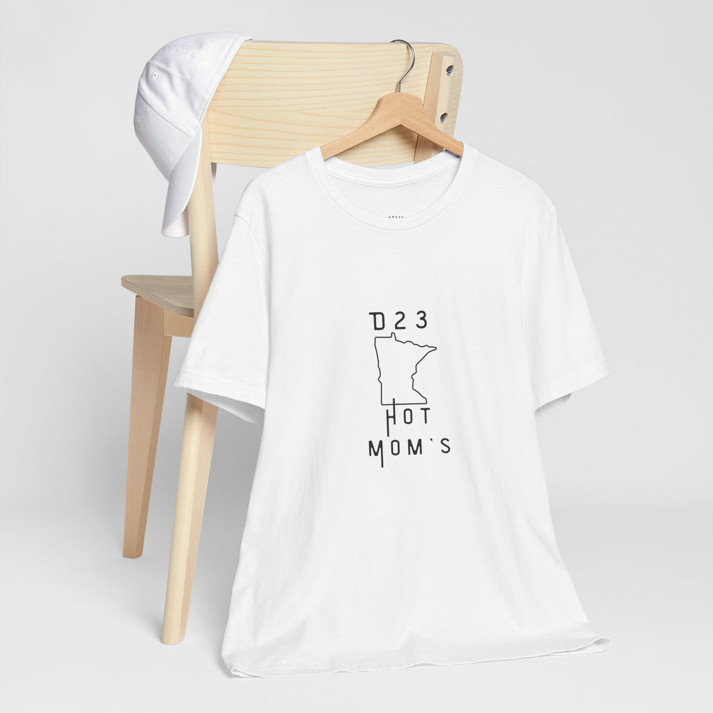Minnesota Hot Mom's Tee — 2026 Racing Schedule Back Print T‑Shirt