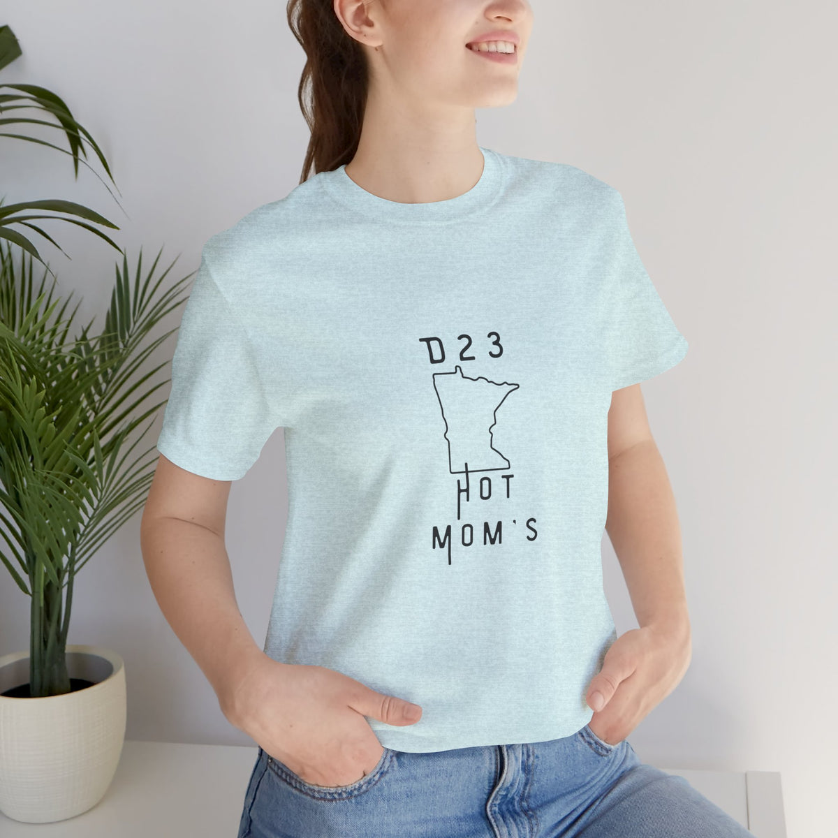 Minnesota Hot Mom's Tee — 2026 Racing Schedule Back Print T‑Shirt